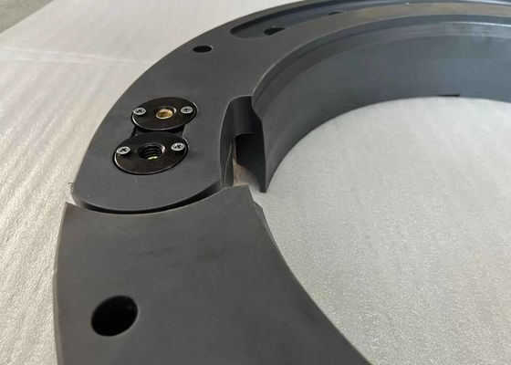 Hulpmiddel voor noodonderbreking bij banden met integratie van schimmel