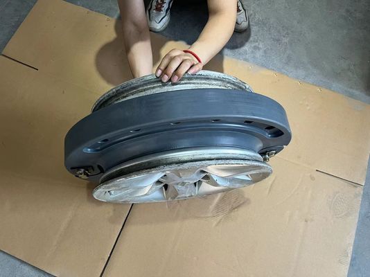 Vlakke Tussenvoegsels 335/80R20 225/75R16C van de polymeer stellen de Rubber Militaire Looppas Vlakke Wieltussenvoegsels in werking